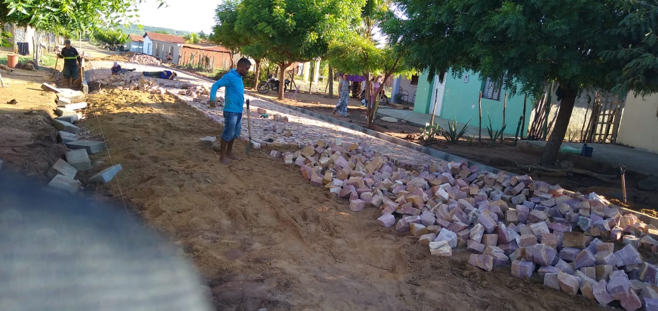 Mais uma obra de calçamento tem início em Santo Inácio  - Imagem 5