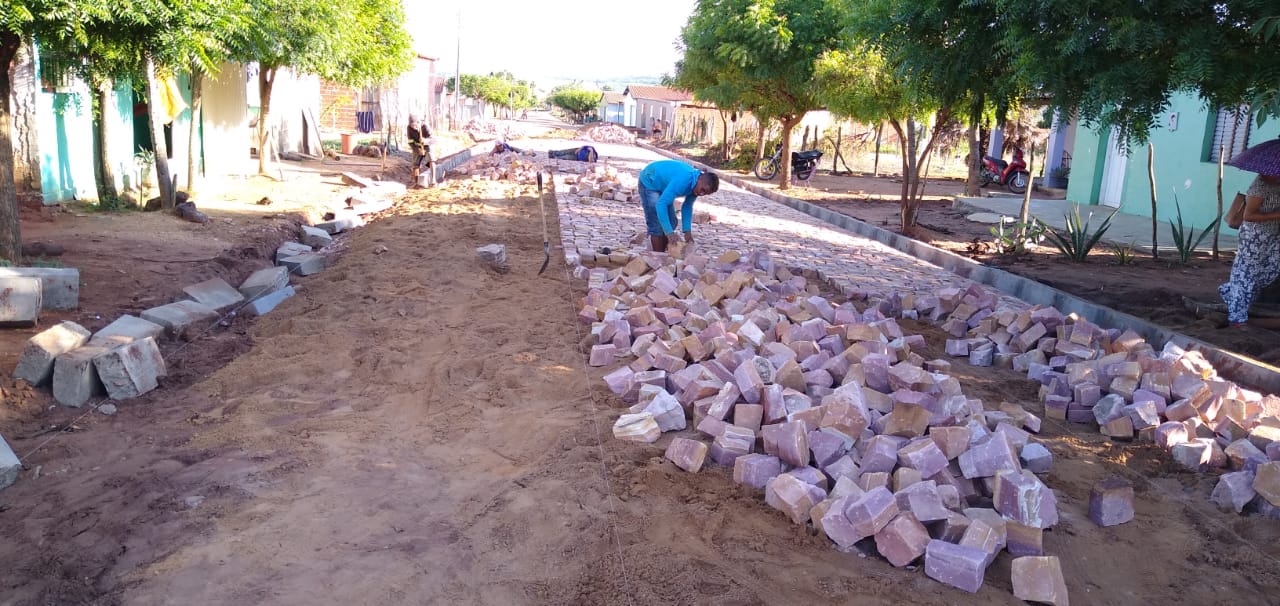 Mais uma obra de calçamento tem início em Santo Inácio  - Imagem 9