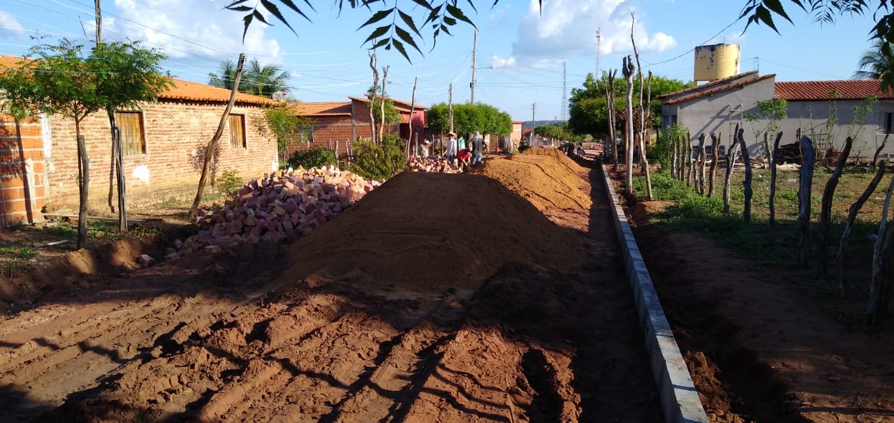 Mais uma obra de calçamento tem início em Santo Inácio  - Imagem 11