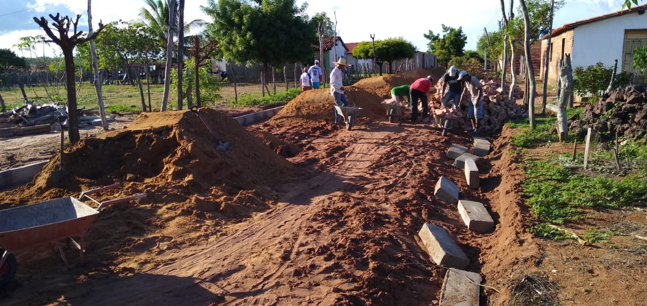 Mais uma obra de calçamento tem início em Santo Inácio  - Imagem 6