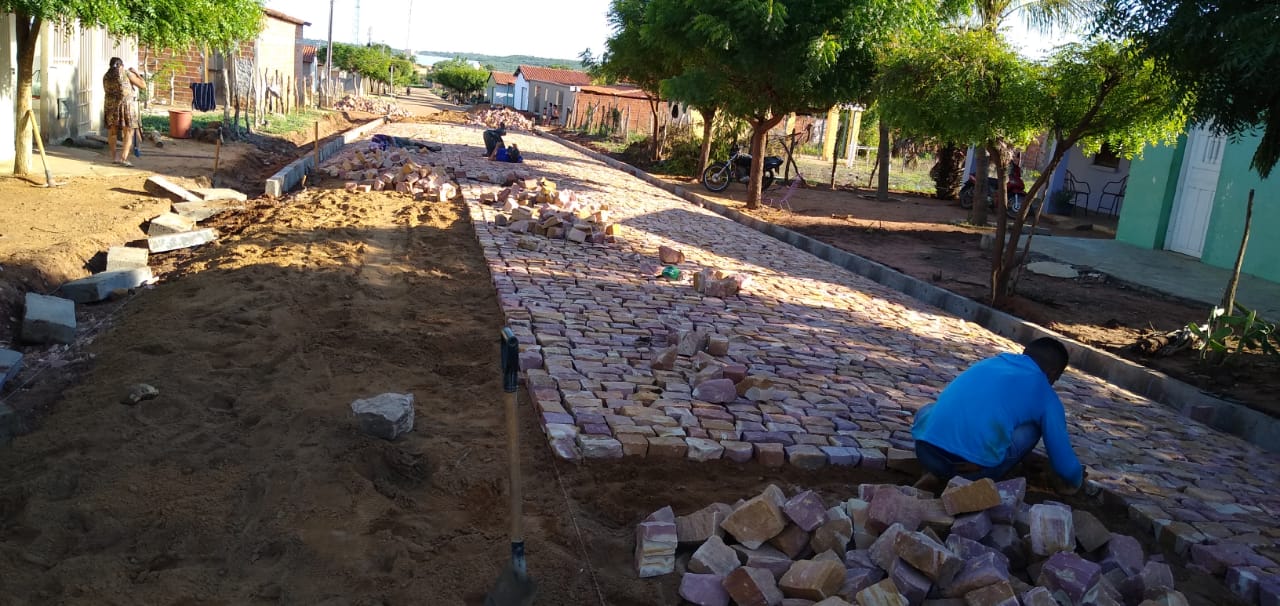 Mais uma obra de calçamento tem início em Santo Inácio  - Imagem 14
