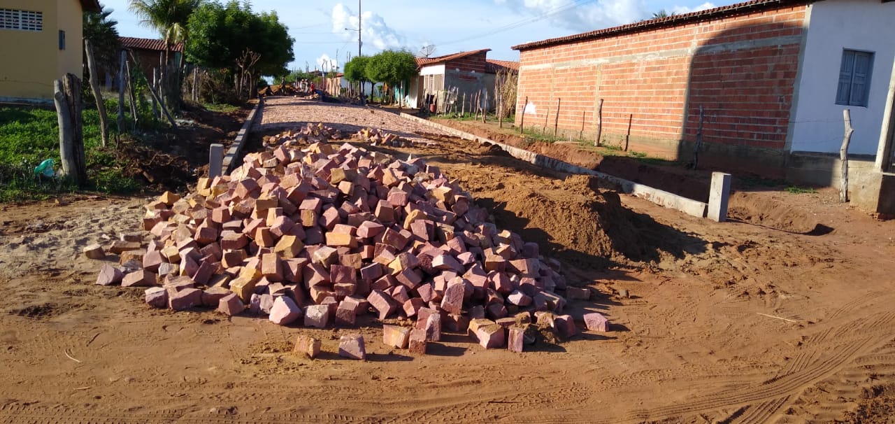 Mais uma obra de calçamento tem início em Santo Inácio  - Imagem 2