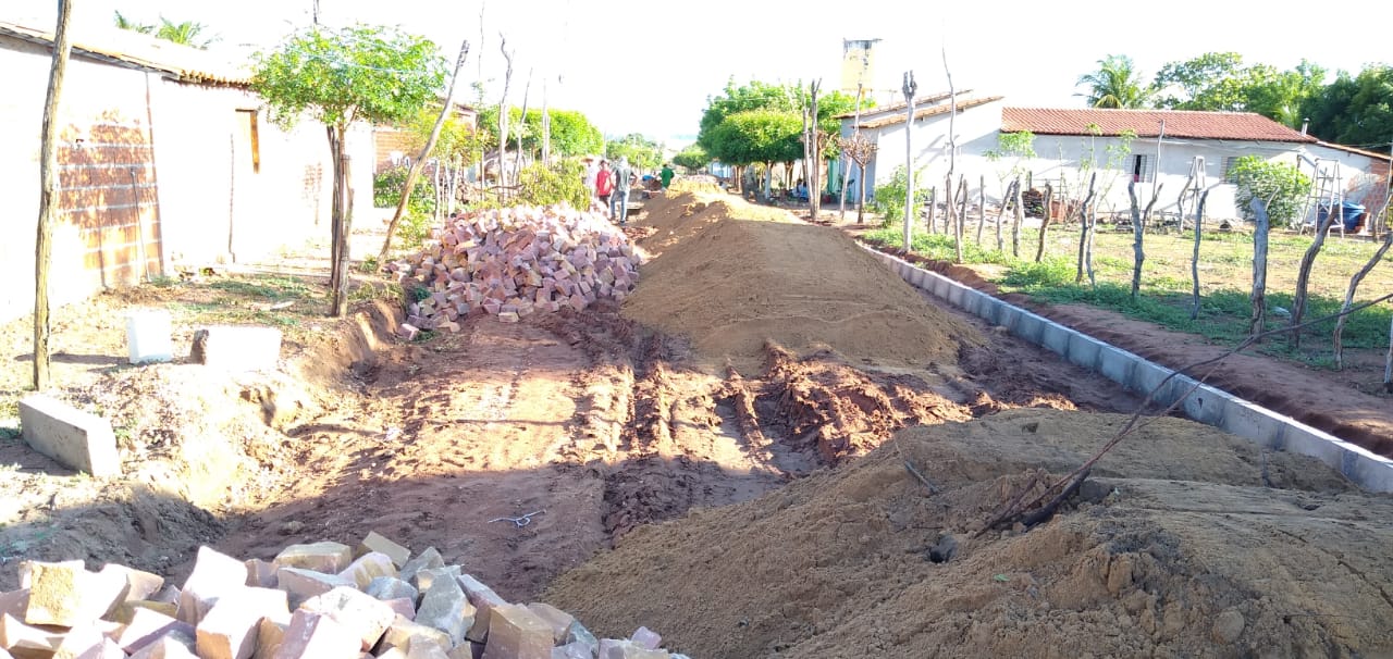Mais uma obra de calçamento tem início em Santo Inácio  - Imagem 10