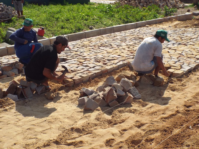 Prefeitura dá início a construção de calçamento na Rua Boa Vista - Imagem 7
