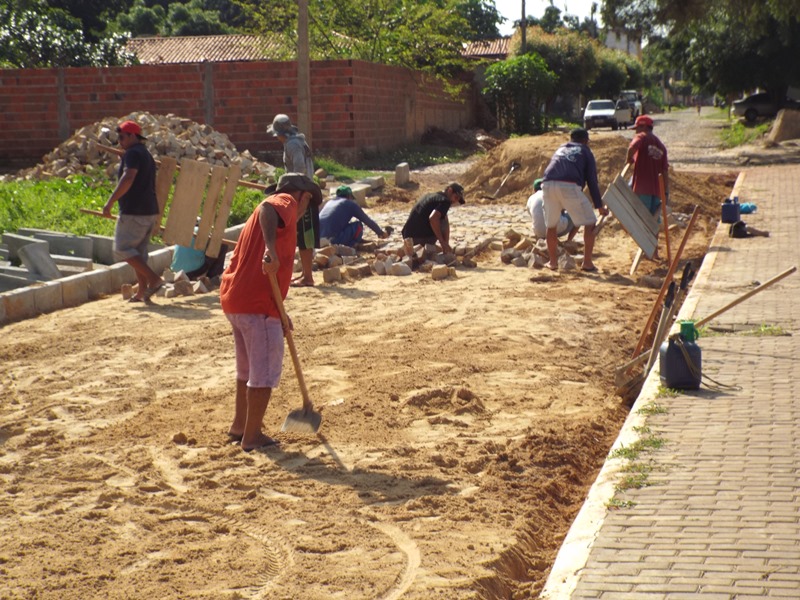 Prefeitura dá início a construção de calçamento na Rua Boa Vista - Imagem 5