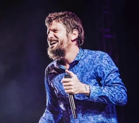  Bloquinho do Beijo: fotos relembram momentos da carreira de Saulo