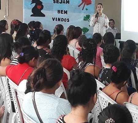 Gestantes participam de palestra por meio do Programa Laços de Amor 
