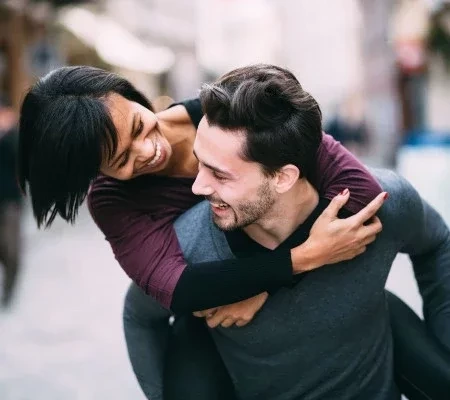 Veja os signos do zodíaco que adoram um grude no relacionamento