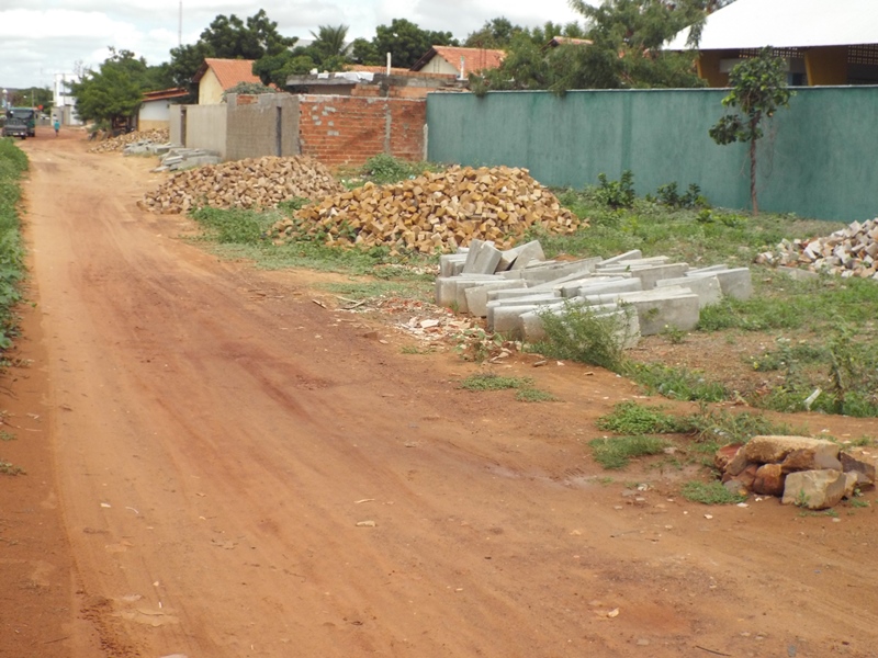 Município beneficiará diversas ruas com calçamento  - Imagem 9