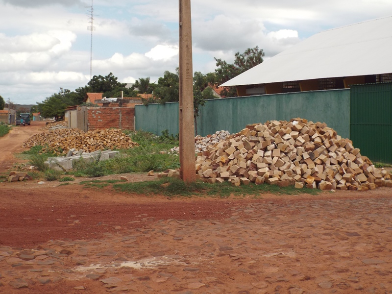 Município beneficiará diversas ruas com calçamento  - Imagem 8