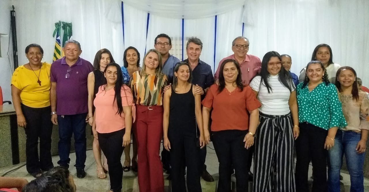 Empossados novos conselheiros tutelar de Monsenhor Gil com a presença de familiares e lideranças políticas 