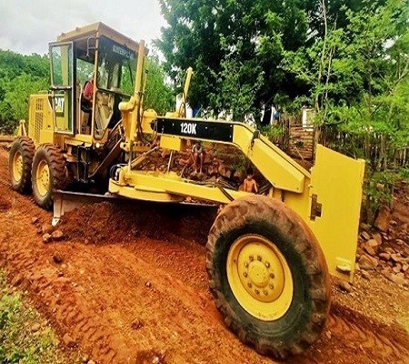 Prefeitura intensifica recuperação de estrada que liga comunidades rurais a PI 216