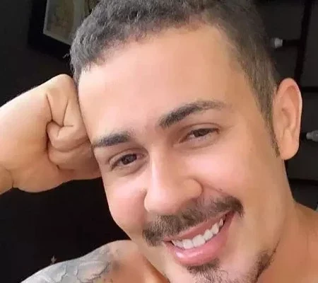 Conheça os famosos que foram adotados e você não sabia