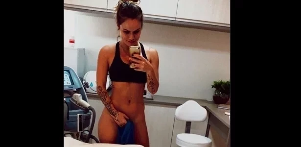 Dez famosas que deixaram a calcinha na gaveta e mostraram demais - imagem 27944