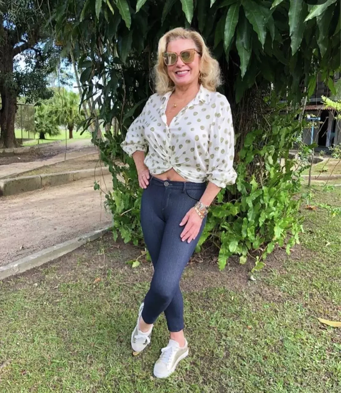 Aos 68 anos, Vera Fischer posa de lingerie e mostra barriga definida - imagem 28001