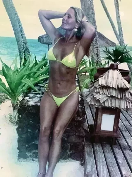 Aos 68 anos, Vera Fischer posa de lingerie e mostra barriga definida - imagem 28002