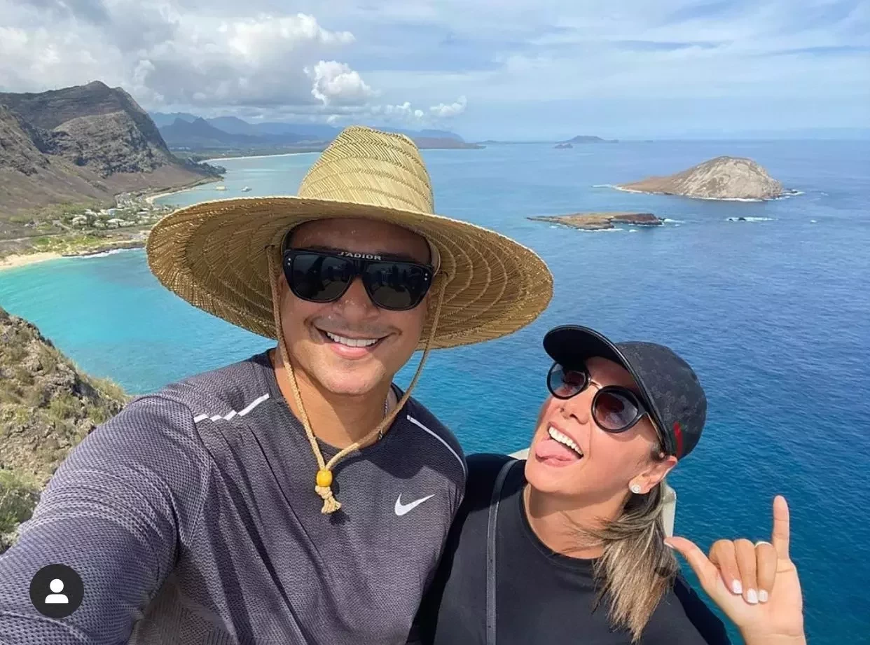  Xanddy flagra Carla Perez usando "banheiro natural" em trilha; fotos - imagem 28502