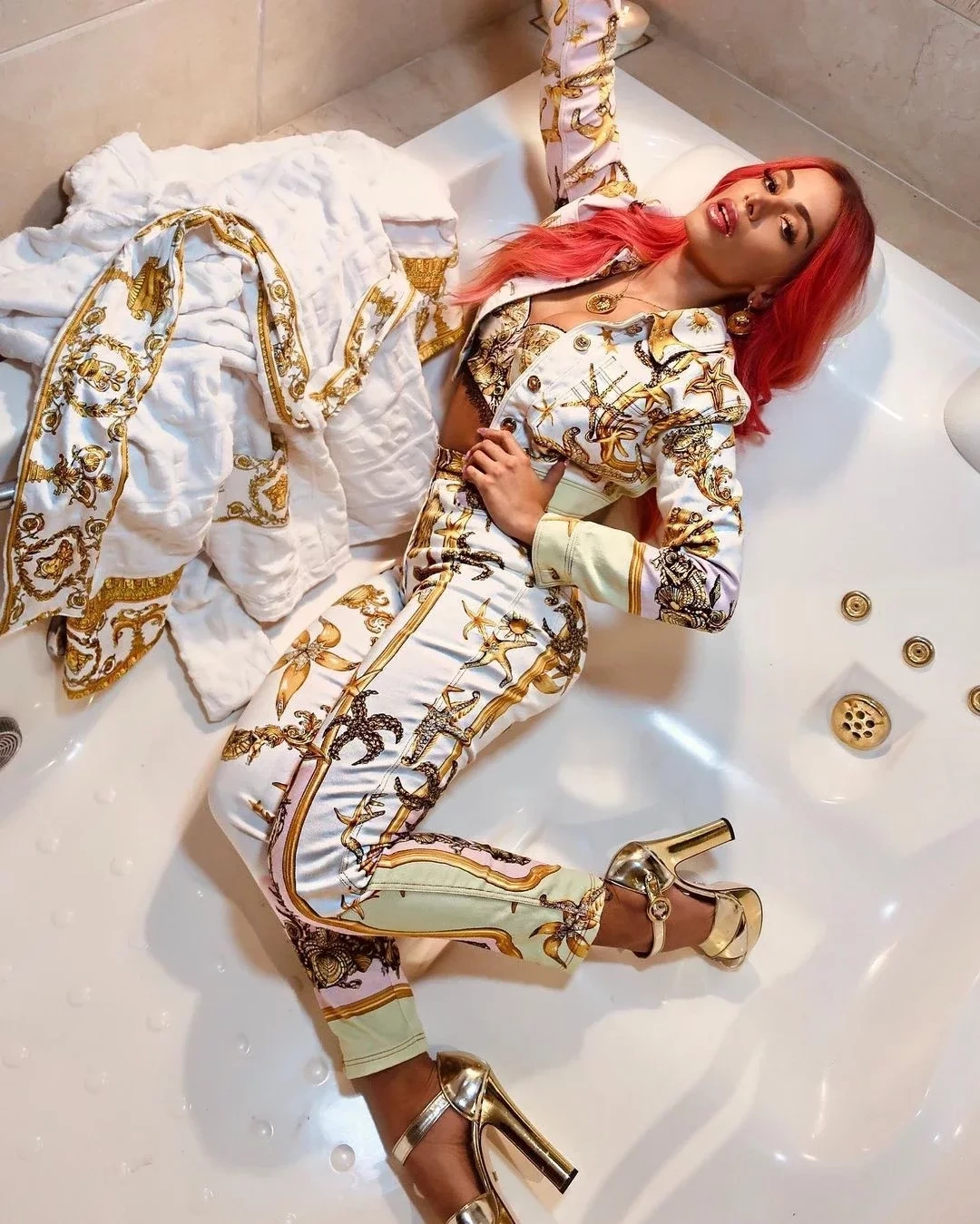 Nego do Borel faz ensaio ousado com Anitta no banheiro e é detonado - imagem 28587