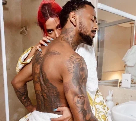 Nego do Borel faz ensaio ousado com Anitta no banheiro e é detonado