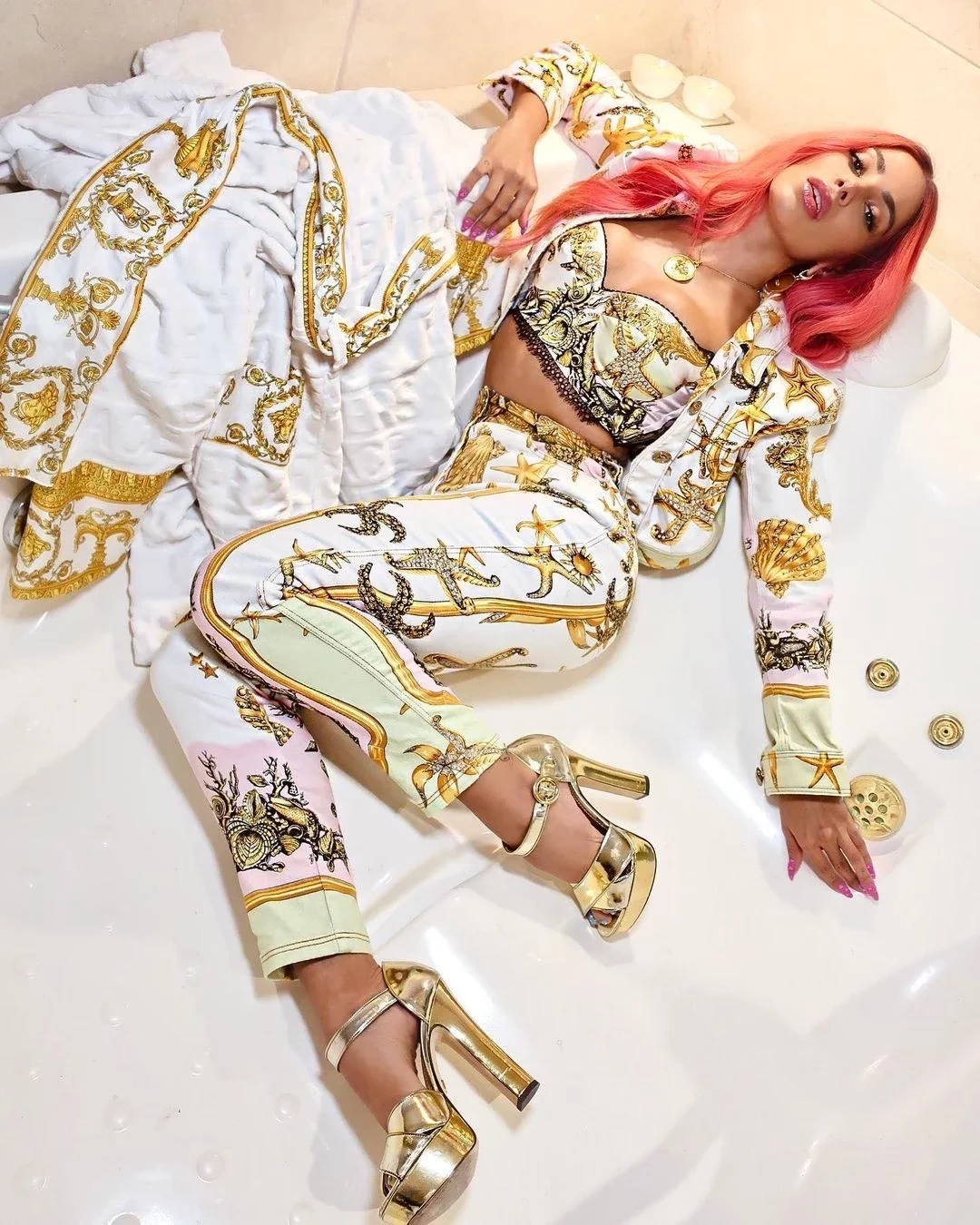 Nego do Borel faz ensaio ousado com Anitta no banheiro e é detonado - imagem 28589