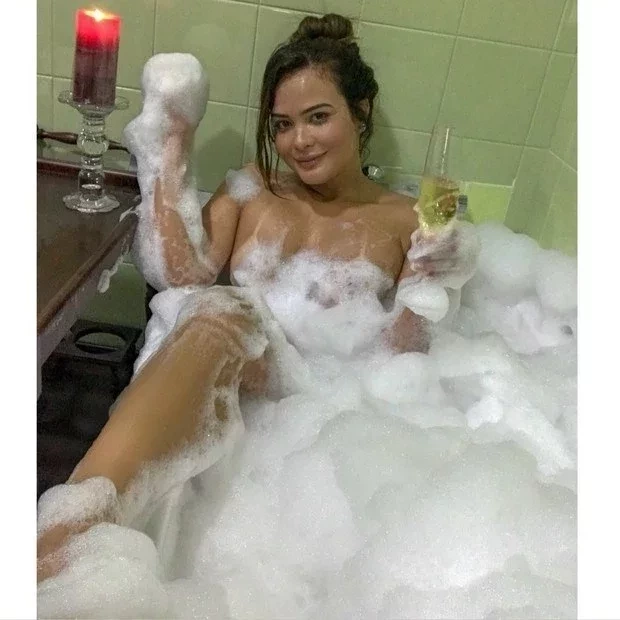 Geisy Arruda mostra banho em grupo proibidão e vídeo viraliza na web - imagem 28614