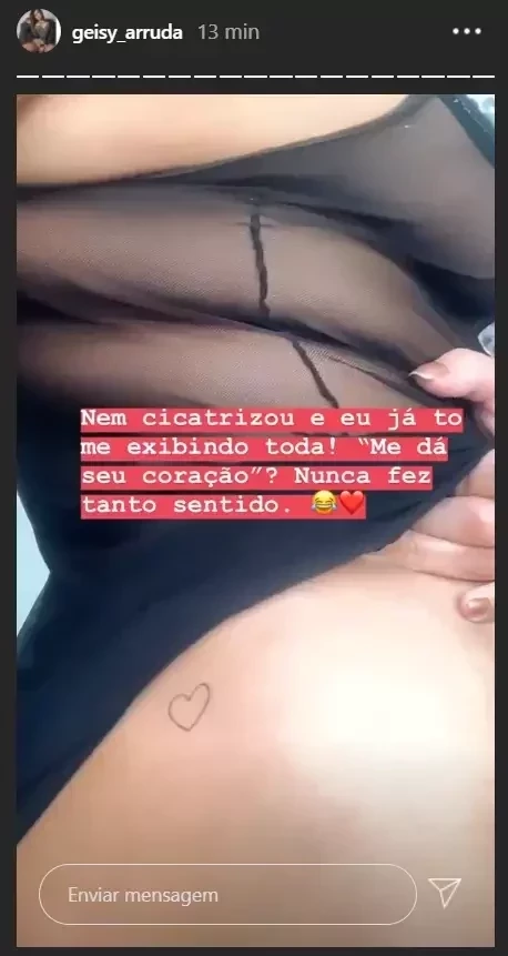 Sem calcinha, Geisy Arruda sobe camisola para mostrar tattoo no bumbum - imagem 28726