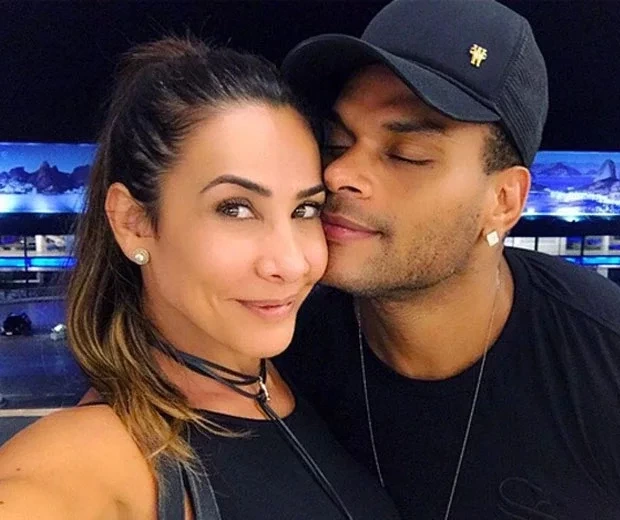 Saiba como e com quantos anos os famosos perderam a virgindade - imagem 27660