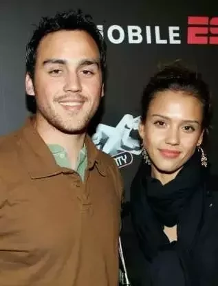 Conheça os famosos que têm irmãos lindos e que você não sabia - imagem 27856