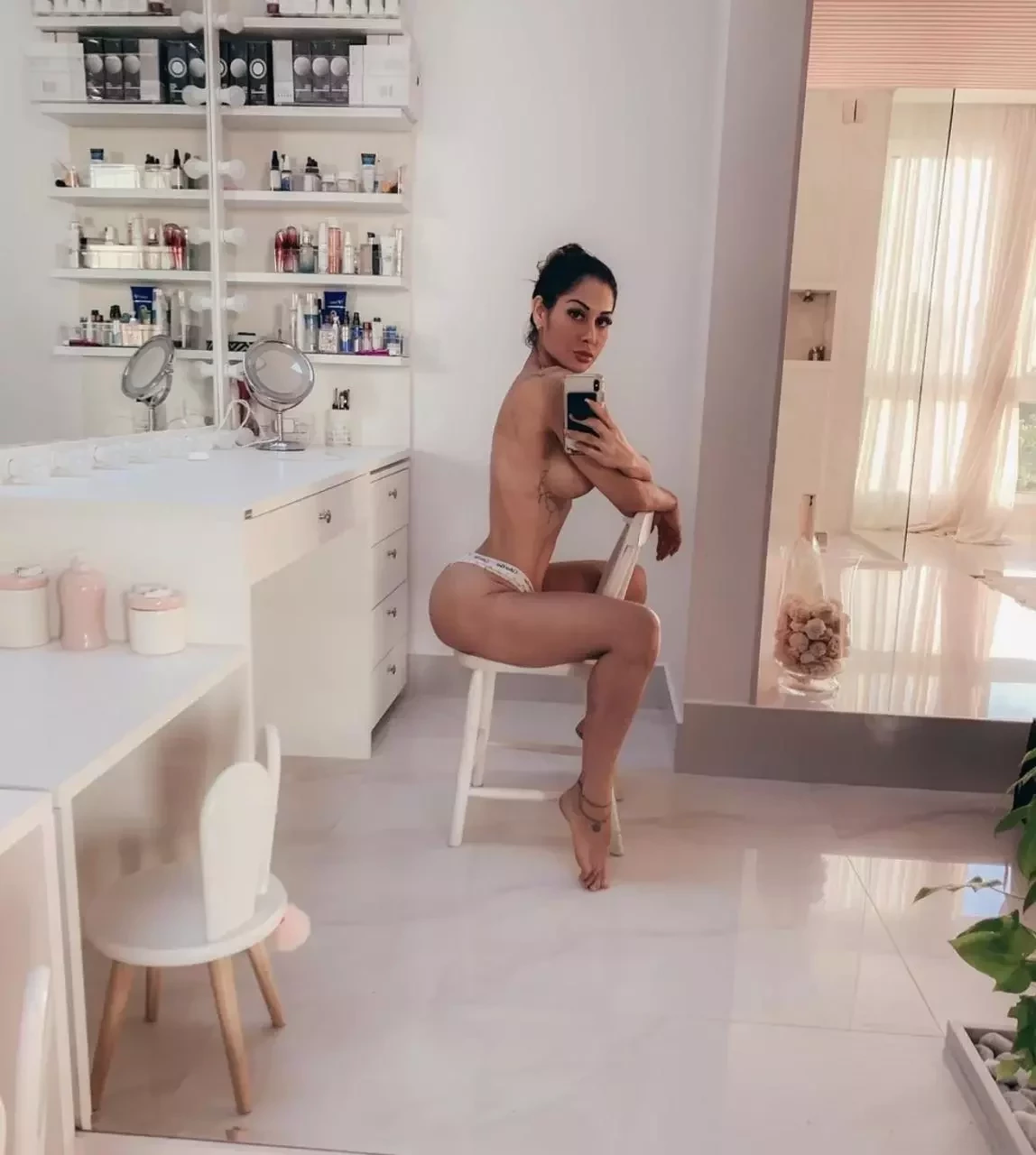 Mayra Cardi desabafa ao posar completamente nua: "Faltando marido"  - imagem 29224
