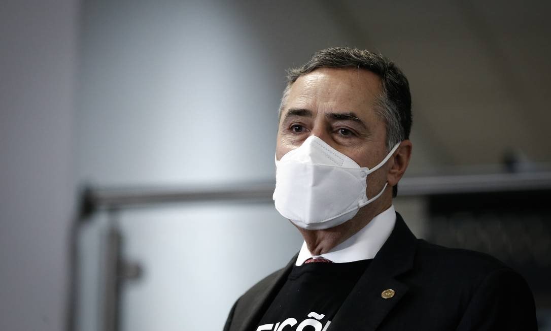 Presidente do Tribunal Superior Eleitoral, Luís Roberto Barroso acompanha, neste domingo, o andamento da Operação Eleições 2020 no Centro Integrado de Comando e Controle Nacional (CICCN) Foto: Pablo Jacob / Agência O Globo 