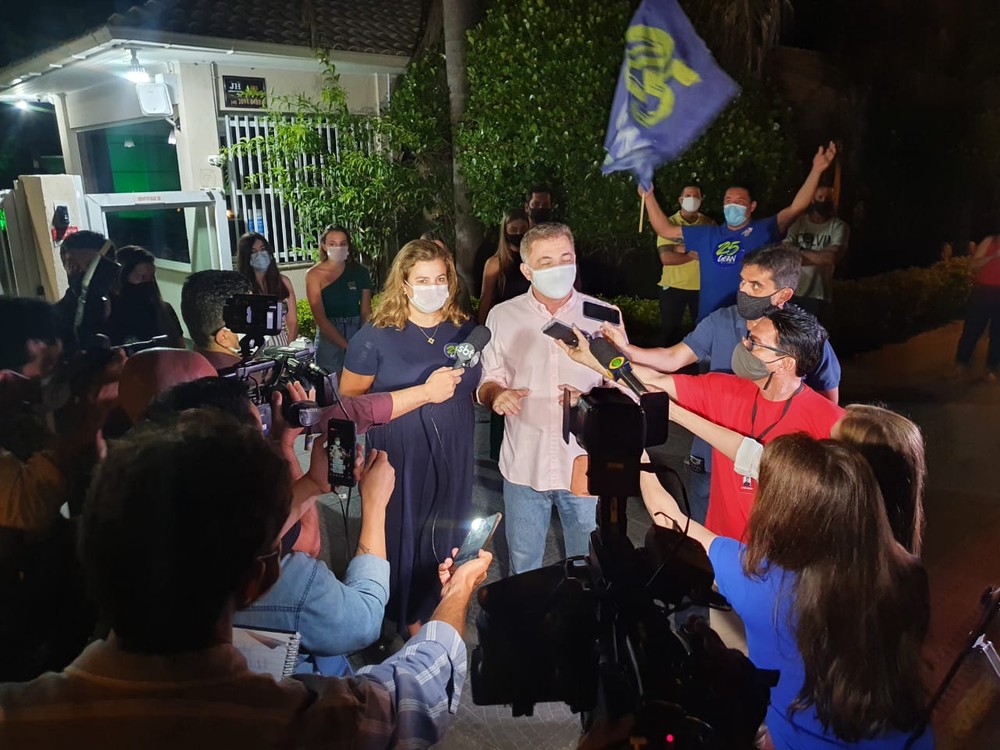 Florianópolis, 20h11: Gean Loureiro fala com os jornalistas em Florianópolis — Foto: Diorgenes Pandini/ NSC TV 