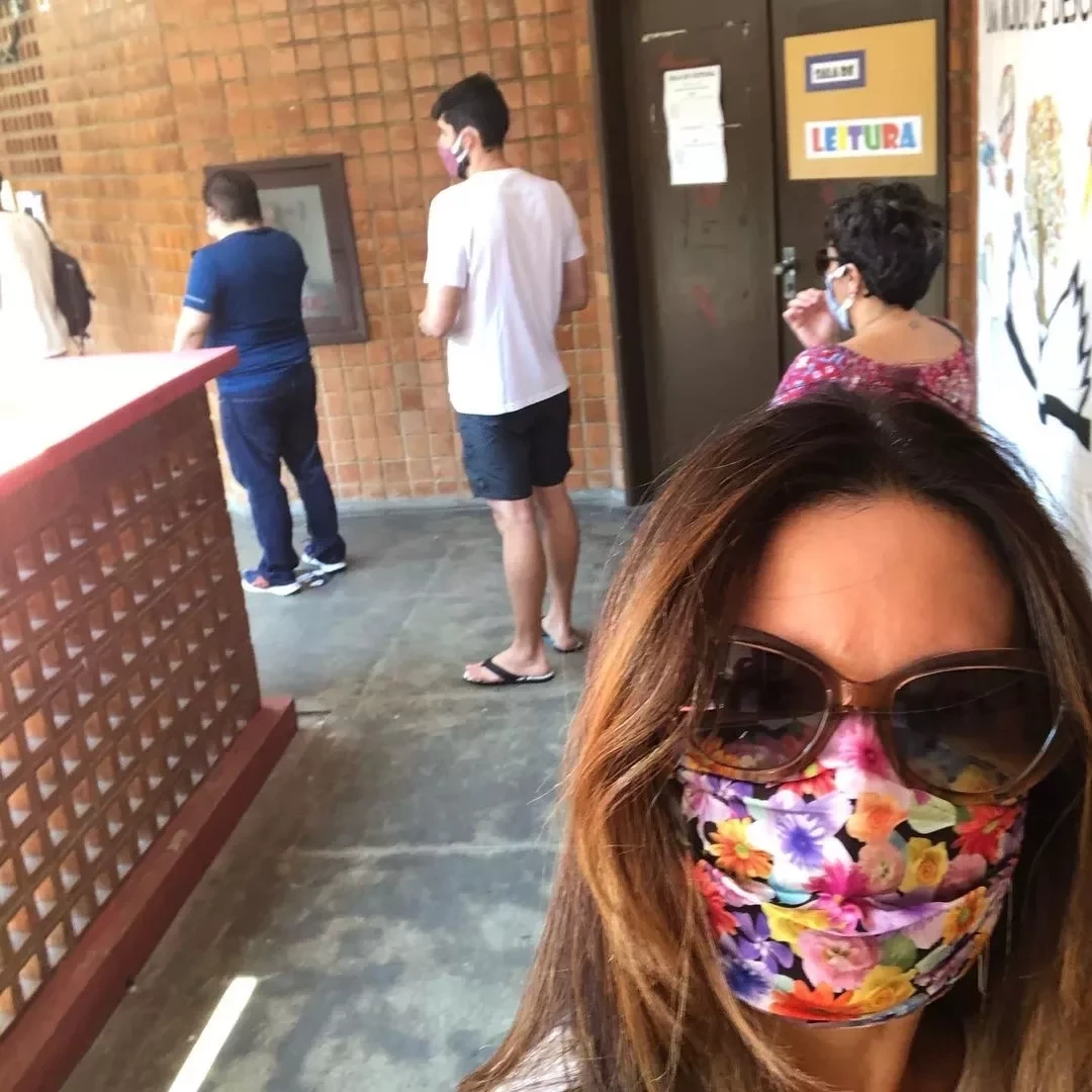 Famosos comparecem às urnas para votar neste domingo - imagem 29393