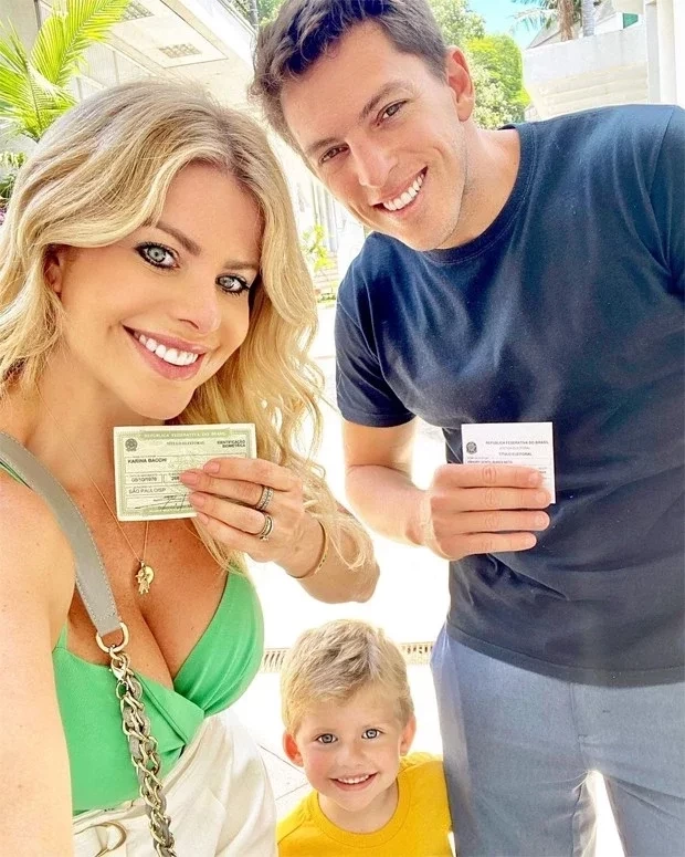 Famosos comparecem às urnas para votar neste domingo - imagem 29394