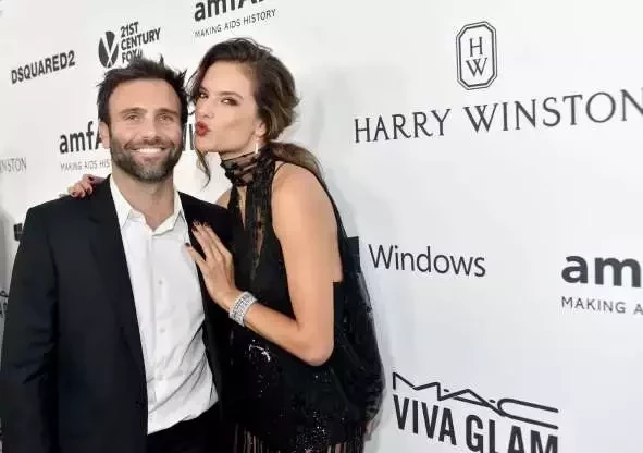 Gostam de baixinhos! Conheça as estrelas mais altas que seus parceiros - imagem 29557