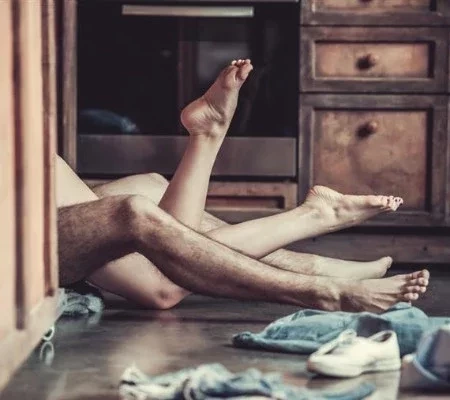 Adrenalina no sexo? Confira 6 atraentes e perigosas posições sexuais 