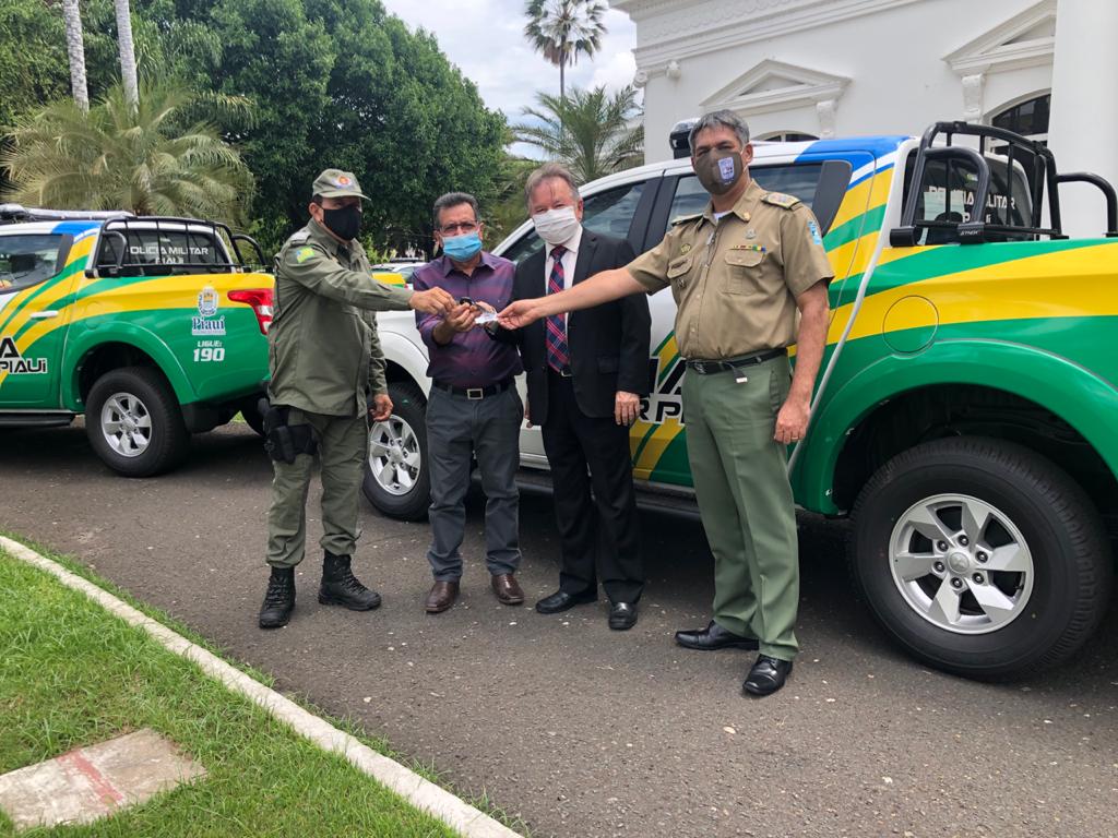 Prefeito Genival Bezerra recebe nova viatura para compor o GPM de Joaquim Pires - Imagem 1