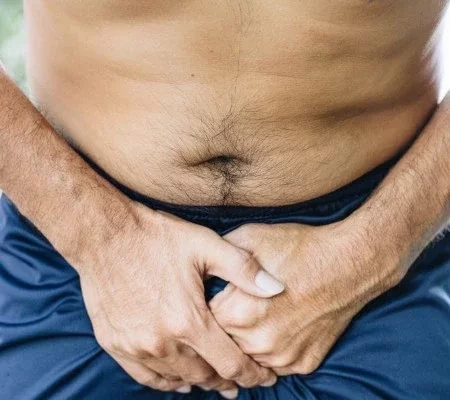 Sente cheiro estranho no pênis? Saiba o que pode ser e como tratar