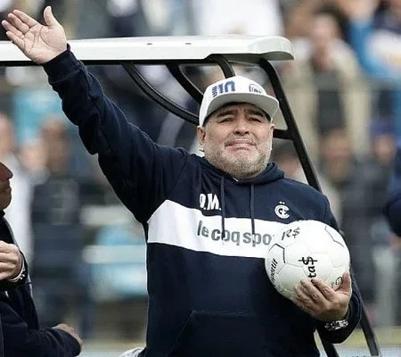 Atletas e artistas lamentam morte do craque Diego Maradona