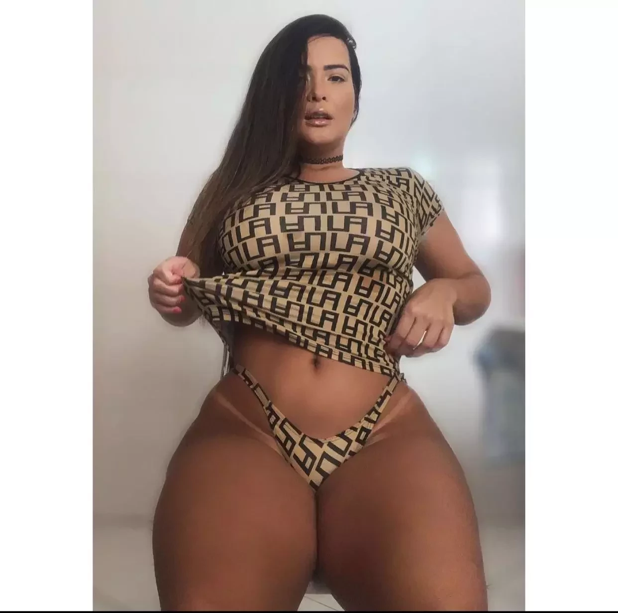 Geisy Arruda usa calcinha quase invisível e bumbum se destaca - imagem 30090