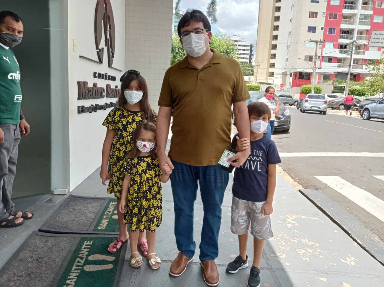 Rafael Fonteles vota em escola na zona Leste de Teresina - Foto: Efrém Ribeiro