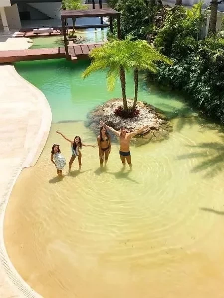 Veja quanto custa a piscina com 'praia' e 'ilha' do Rodrigo Faro - imagem 30205