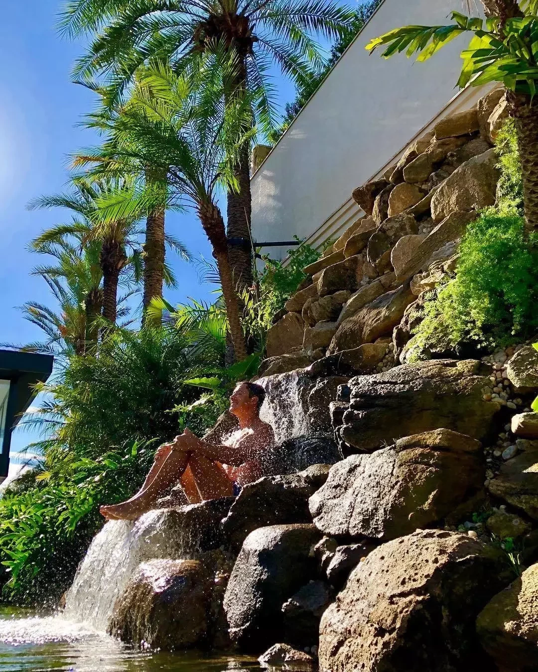 Veja quanto custa a piscina com 'praia' e 'ilha' do Rodrigo Faro - imagem 30207