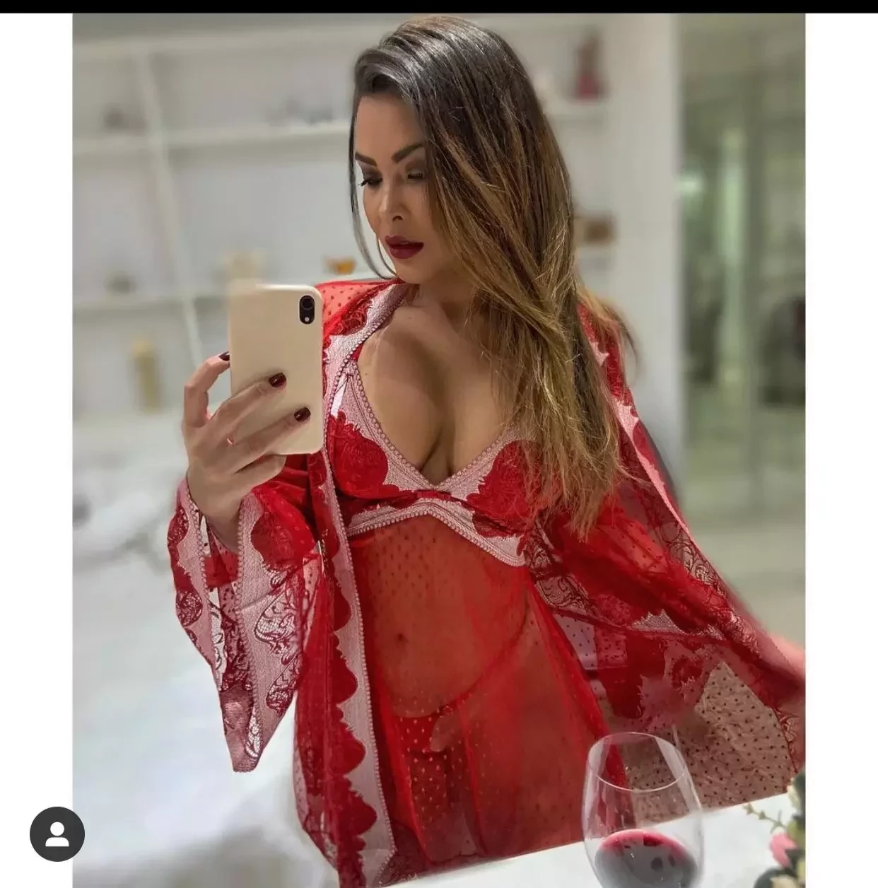 Geisy Arruda usa camisola transparente e acaba mostrando demais - imagem 29112