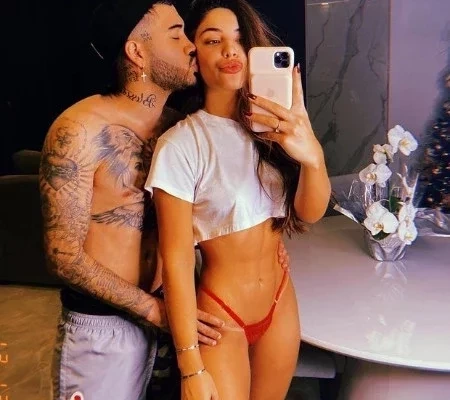 Kevinho e a namorada compartilham cliques quentes na web; fotos