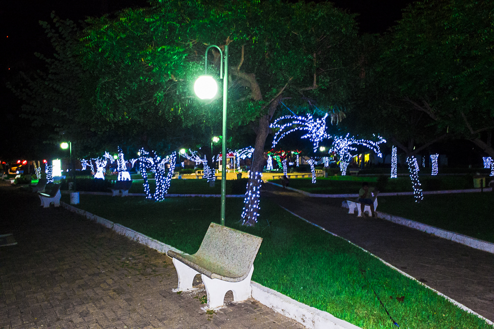 Confira a decoração natalina da praça 28 de Dezembro, em Joaquim Pires - PI - Imagem 12