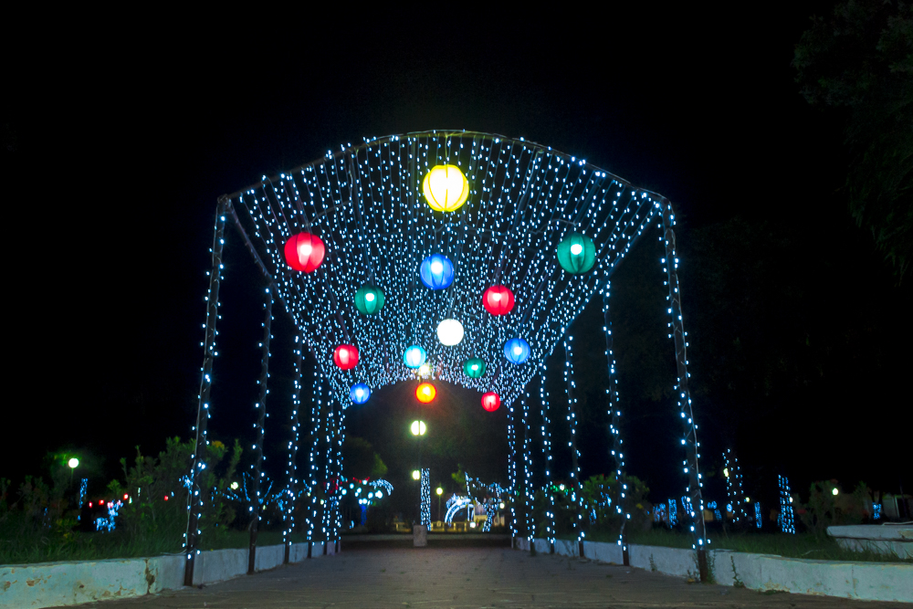 Confira a decoração natalina da praça 28 de Dezembro, em Joaquim Pires - PI - Imagem 21
