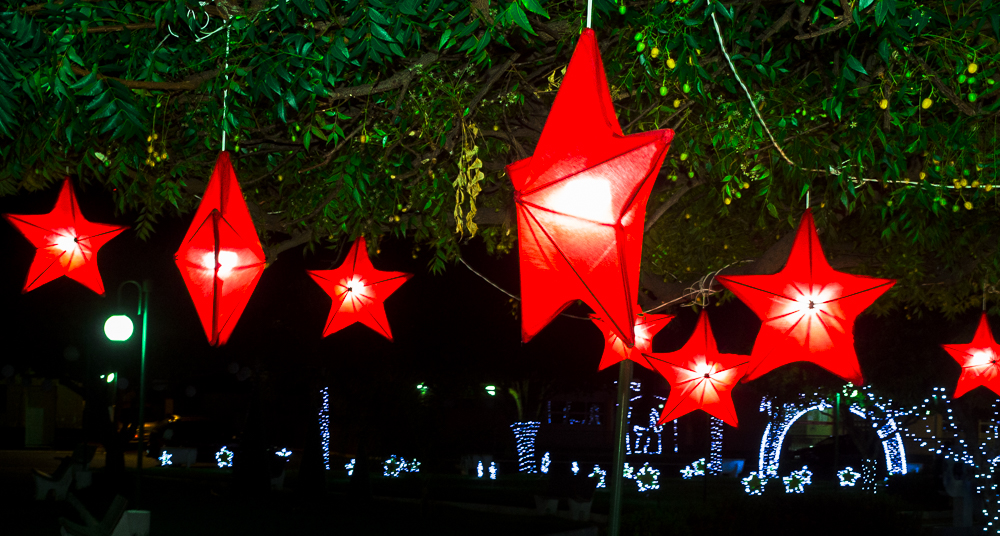 Confira a decoração natalina da praça 28 de Dezembro, em Joaquim Pires - PI - Imagem 14