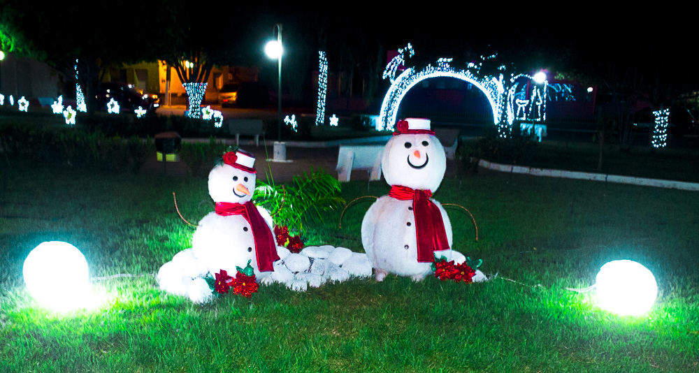 Confira a decoração natalina da praça 28 de Dezembro, em Joaquim Pires - PI - Imagem 5