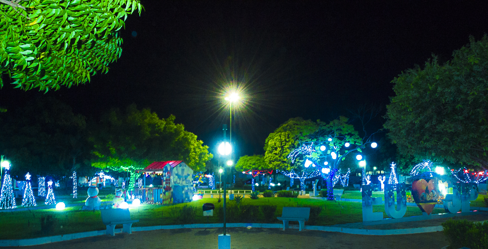 Confira a decoração natalina da praça 28 de Dezembro, em Joaquim Pires - PI - Imagem 19