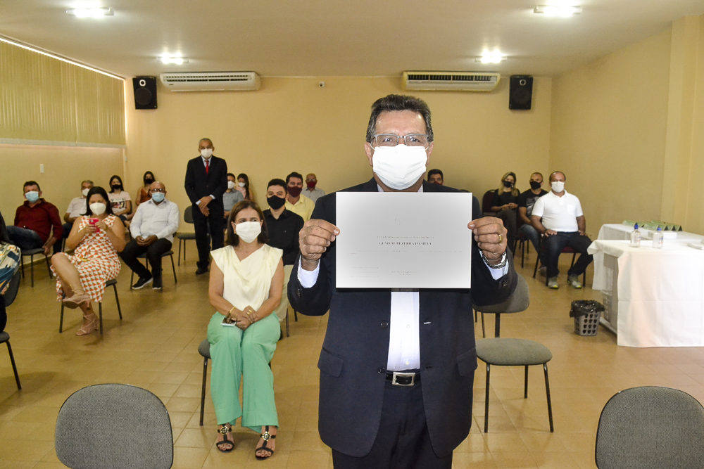 Prefeito eleito Genival Bezerra é diplomado pela Justiça Eleitoral - Imagem 1